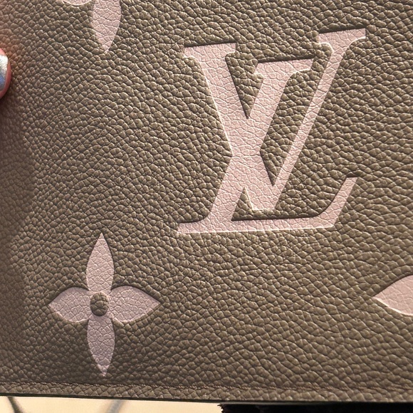 Louis Vuitton GIANT BiColor Wristlet/Pouchette/Chain Bag TURTLE DOVE/PASTEL PINK - Picture 7 of 16